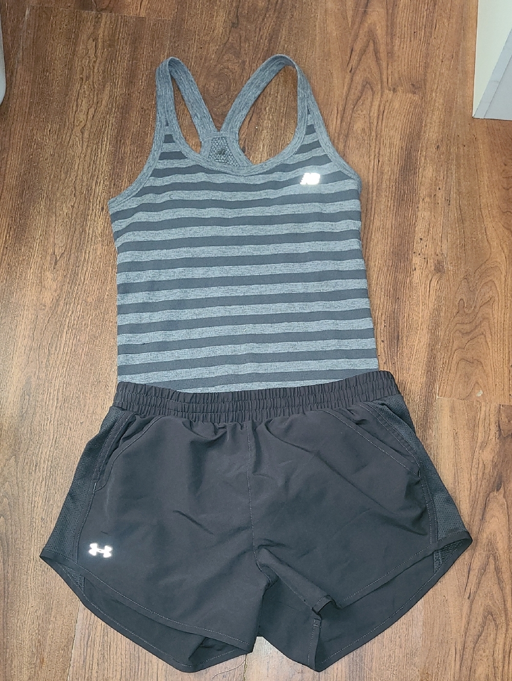 Under Armor Dark Grey Athletic Shorts with New Balance Gray Striped Tank Size Sm